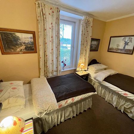 Apsley Villa Guest House. Сайренстер Экстерьер фото